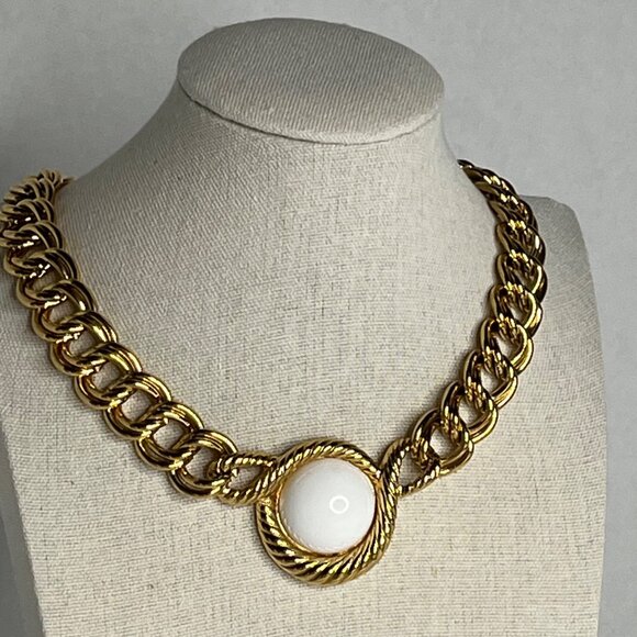 Vintage Trifari Gold-Tone Chain Necklace With White Center Medallion Pendant - Picture 5 of 6